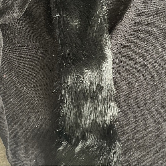 STEPHANIE BEARE Women's Silk Blend Faux-Fur-Collar Cardigan - Picture 3 of 4